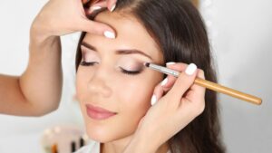 How to Do Eye Makeup Like a Pro: Step-by-Step Guide for Smokey Eyes, Big Eyes & More