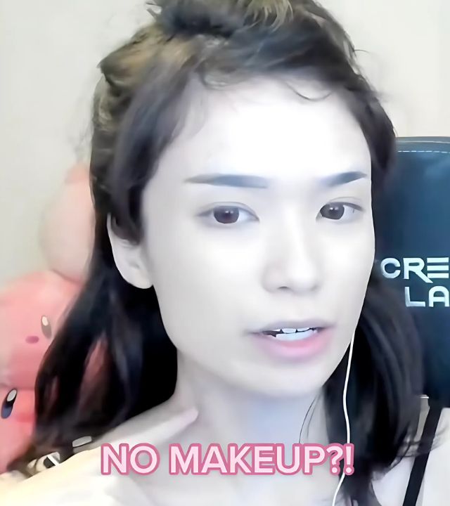 Emiru + No Makeup