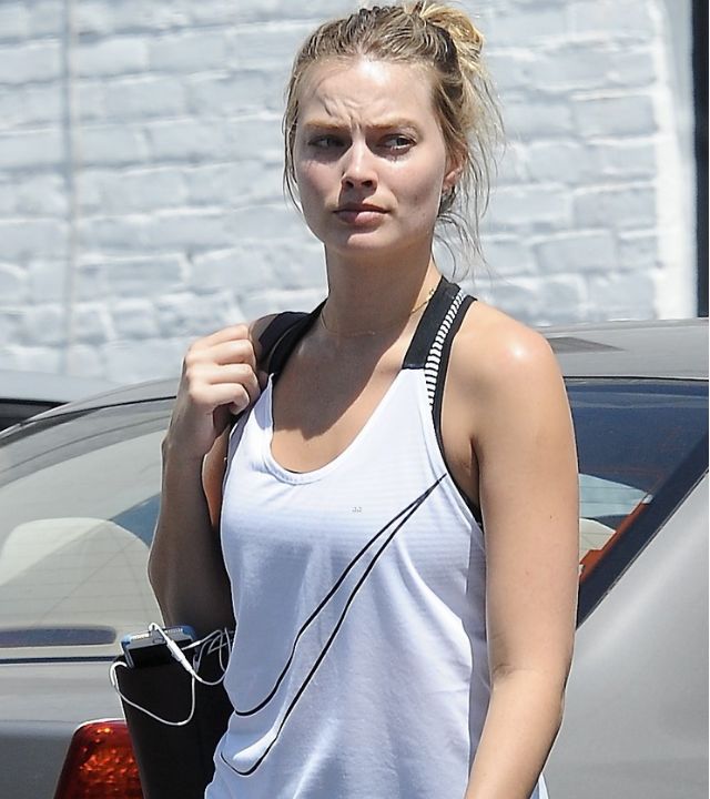 Margot Robbie + No Makeup