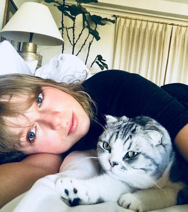 Taylor Swift + No Makeup